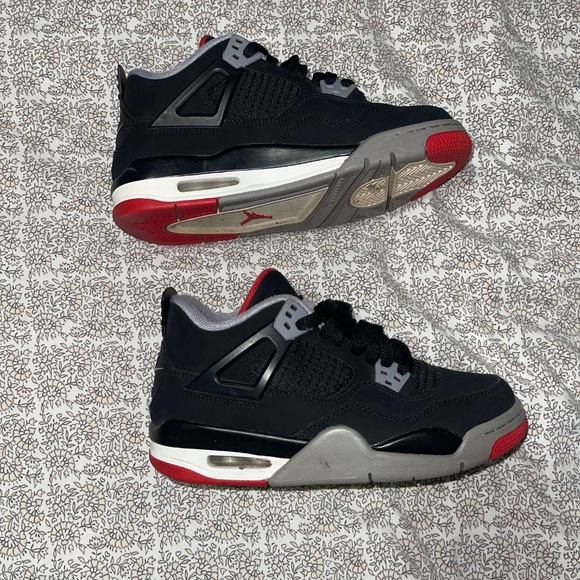 Jordan 4 Retro Bred — Classic Icon
